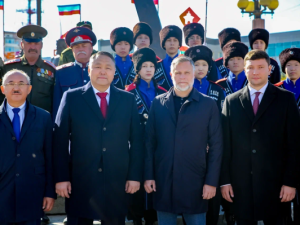 В День города возложили цветы к памятникам якутских исторических деятелей