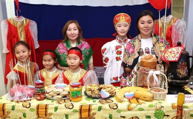 Благотворительная ярмарка «Подарим вместе праздник детям!»