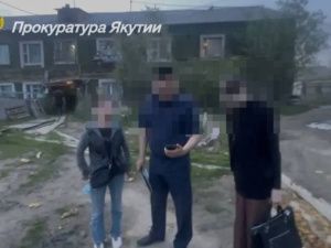 Жительница Якутска ударила сожителя ножом и продолжила с ним пить — мужчина скончался