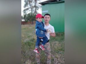 Врачи выходили 3-летнего малыша, который сутки провел в болоте