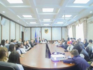 Для школьников Якутска провели «Урок о важном», посвященный Дню народного единства