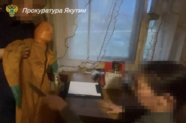В Якутске женщина трижды ударила гражданского супруга ножом, после чего они продолжили пьянку: мужчина скончался