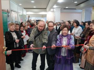 В Якутске открыли выставку Александра Гоголева — Сатал «Күн аптаах ситимэ»