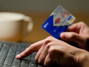 Двое жителей Мирнинского района попались на уловки аферистов в сети