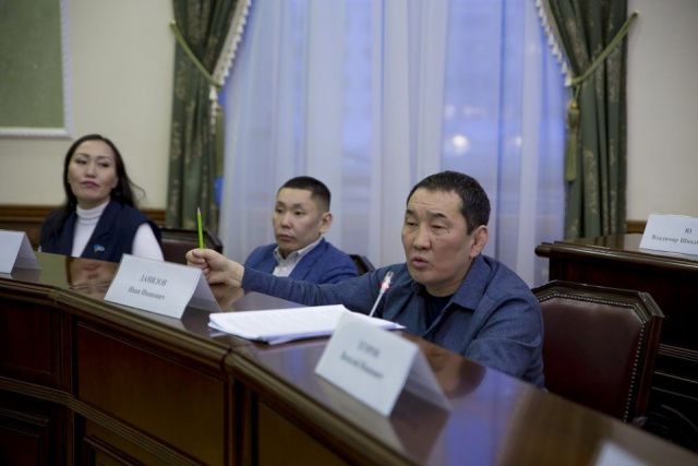 Регулирование продажи алкоголя, вопросы миграционной политики и пропуск талых вод обсудили депутаты