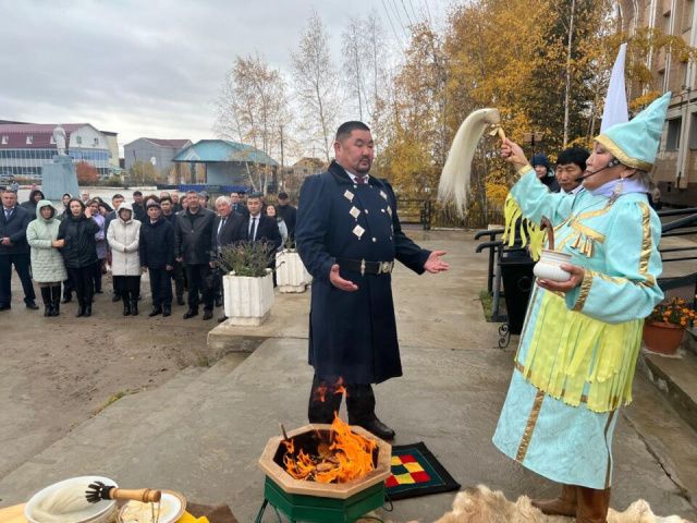 Две тысячи за неповиновение: глава района Якутии месяц играл в прятки с прокурором, а затем заявил, что прокуратура обязана покорно ждать его аудиенции в очереди, как все желающие