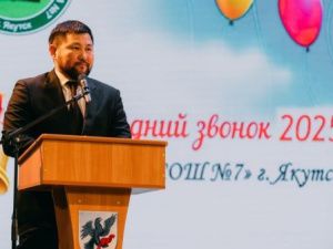 Евгений Григорьев поздравил школьников с «Последним звонком»