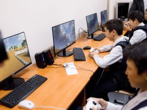 В школах села Намцы открыли центры по пилотированию дронами и анимационного творчества