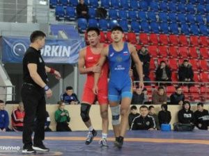 Сборная Якутии завоевала пять золотых медалей первенства ДФО по вольной борьбе U-21