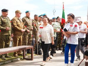 Евгений Григорьев возложил цветы к памятнику в День ветеранов боевых действий