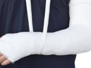 В Якутии учащийся спортшколы получил перелом во время урока и с травмой участвовал в соревнованиях: Спортшкола выплатит компенсацию