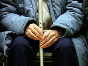 Житель Якутска с приятелем избил малознакомого пенсионера до смерти