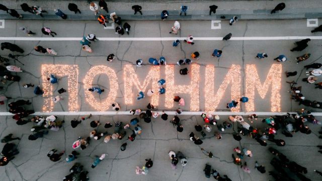 Более 10 тысяч жителей Якутска приняли участие в акции «Свеча памяти»