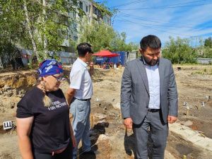 Археологические раскопки по улице Чернышевского в Якутске продлятся до конца сентября