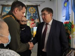 Юрий Куприянов открыл выставку Нюрбинского района в Музее Ярославского 