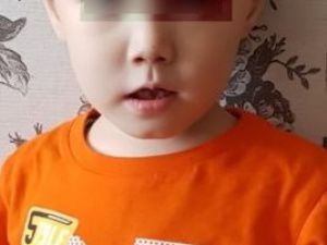 В Якутске в подъезде оставили... пятилетнего мальчика