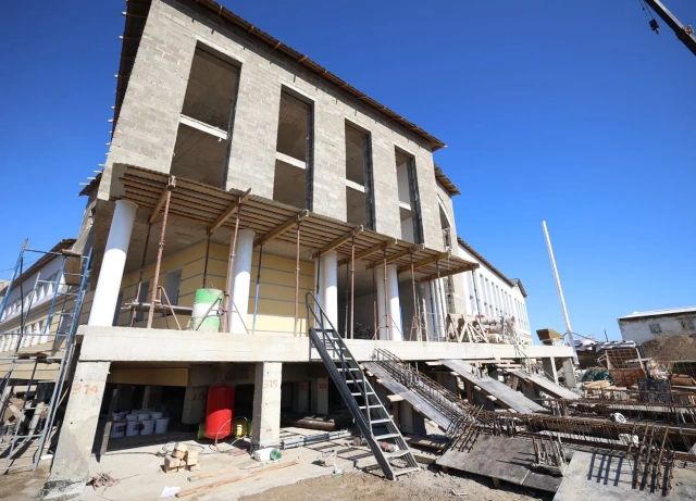 Строительство Сунтарского лицея-интерната планируют завершить до конца года