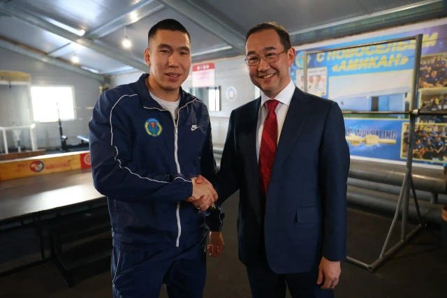 Айсен Николаев встретился с именитыми спортсменами Амгинского улуса