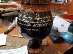 ГТРК «Саха» заказала гравировку с поздравлением Айсену Николаеву с победой на выборах 