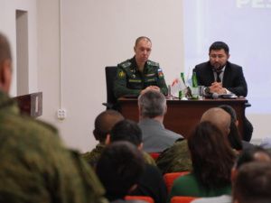 Евгений Григорьев представил отчёт о работе Окружной администрации города Якутска военнослужащим измерительного пункта