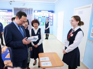 Учащиеся Жиганской агрошколы рассказали главе Якутии о своих достижениях