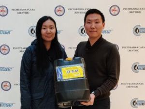 Победитель акции от АО «Саханефтегазсбыт» забрал канистру топлива