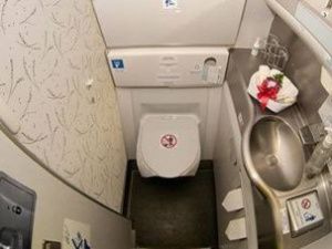 Жителя Якутии оштрафовали за курение в самолете