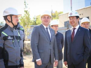 Глава Якутии проверил строящиеся объекты образования в городе Мирном