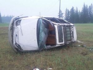 Пьяный отец перевернул машину с тремя малолетними детьми