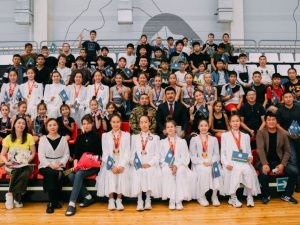 Школьники Якутска встретились с Героем России Филиппом Евсеевым