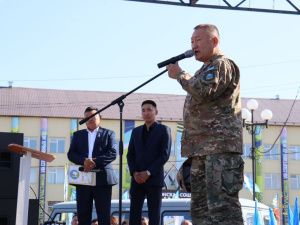 Автомобиль, табун лошадей и земельный участок подарили земляки Герою России Алексею Неустроеву