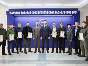 Военкоры Якутии получили благодарность от полпреда ДФО