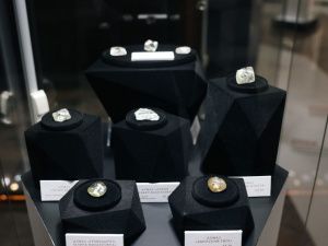 Именные алмазы: АЛРОСА присвоила имена ещё четырём особо крупным алмазам