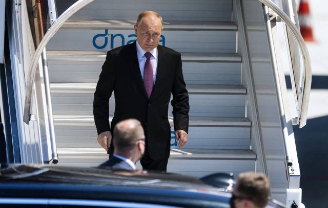 Путин заявил, что Навальный хотел, чтобы его задержали