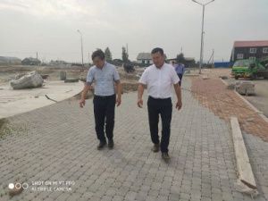Глава района Олег Иринеев осмотрел строящиеся объекты в Октемцах