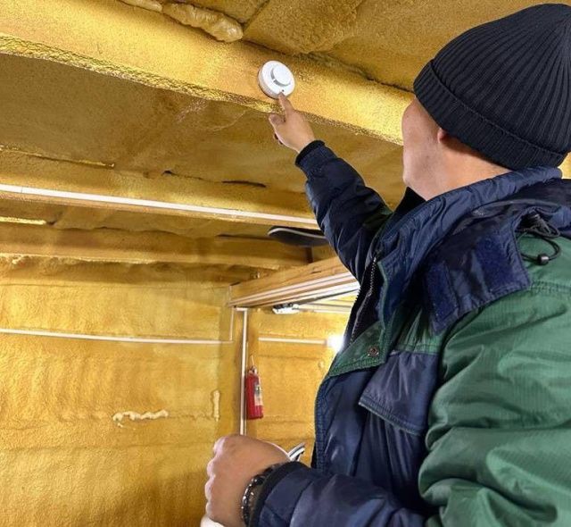 Сотрудники городской дорожно-транспортной службы установили АДПИ семьям участников СВО