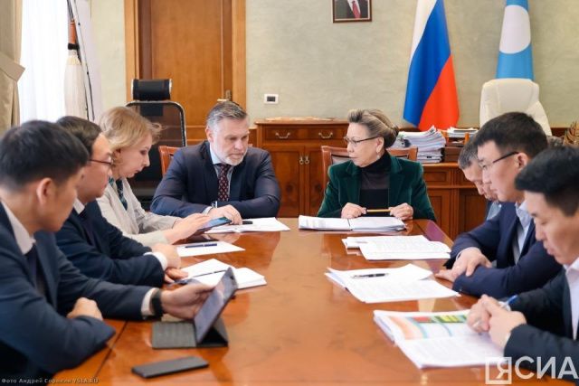 Председатель правительства Якутии провел встречу с депутатом Госдумы Галиной Данчиковой