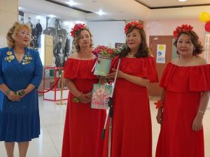 Открылась выставка Эльвиры Семеновой «В мире часов»