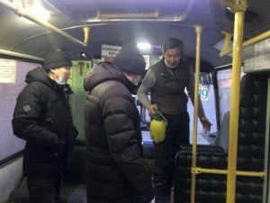 Евгений Григорьев проверил работу автобусов и теплых остановок в Якутске