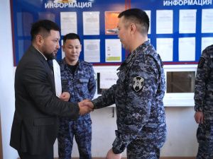 Евгений Григорьев наградил сотрудников Росгвардии