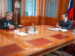 Айсен Николаев встретился с организаторами экологического проекта «Хозяин Арктики»