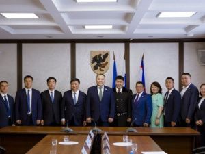 Председатель Якутской городской Думы Альберт Семенов встретился с делегацией из Китая