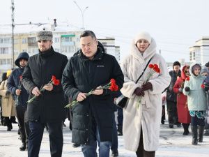Представители национальных общин Якутии возложили цветы в память о жертвах теракта в Подмосковье