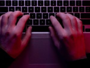 Уголовница создала фейковый интернет-магазин новогодних подарков