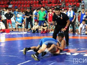 Юные борцы из Якутии стартуют на всероссийском турнире в Нальчике