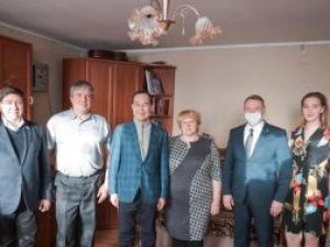 Айсен Николаев погостил у многодетной семьи Ворониных в Усть-Мае