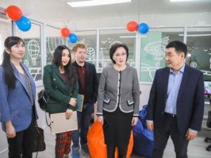 Сардана Авксентьева поздравила жителей дома-интерната для престарелых и инвалидов 