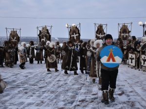 Фото: шествие в национальных костюмах в Оленекском районе в День оленевода