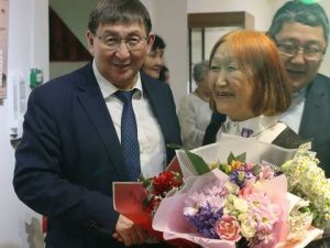 Юрий Куприянов в День музеев открыл выставку художника-керамиста Марии Гуляевой-Туойа