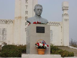 Вице-премьер Якутии Ольга Балабкина отдала дань памяти Платону Ойунскому и Ивану Винокурову